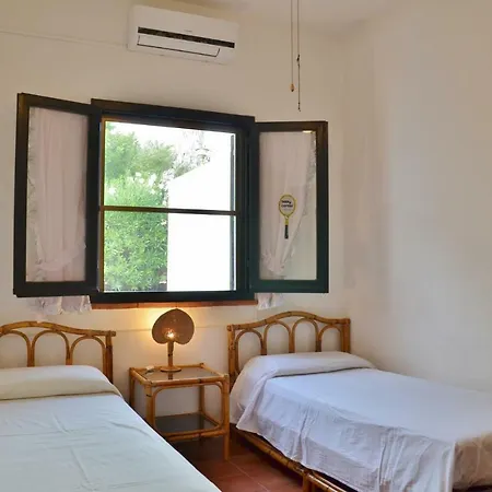 Lary Villa